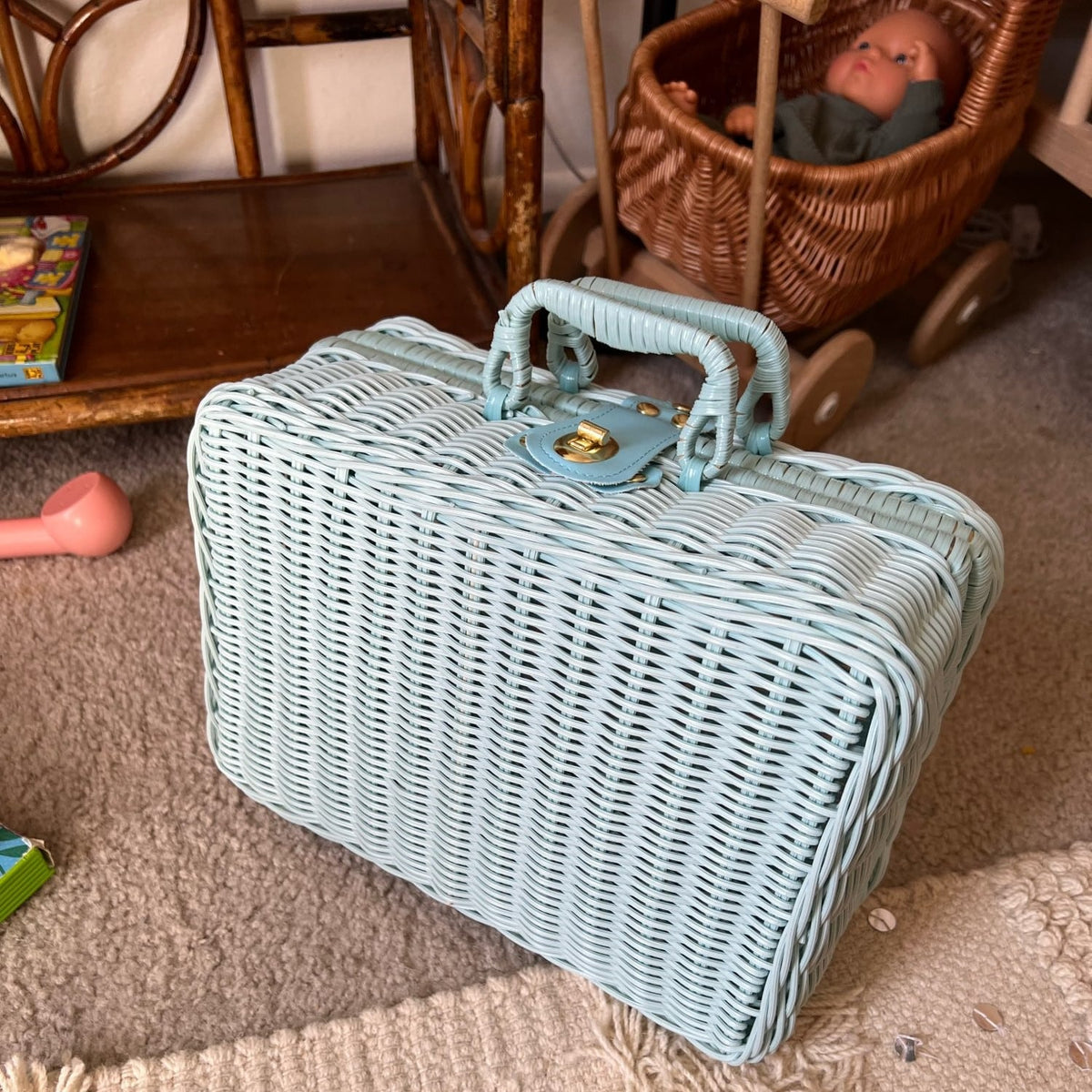 Blue retro suitcase-style rattan toy chest – shown in a room setting