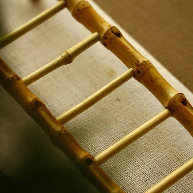 Bamboo ladder mug rack displaying cups – close-up detail