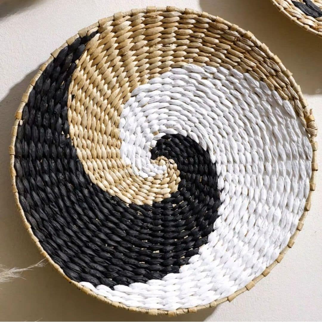 Set of four round hand-woven rattan wall decorations – close-up detail