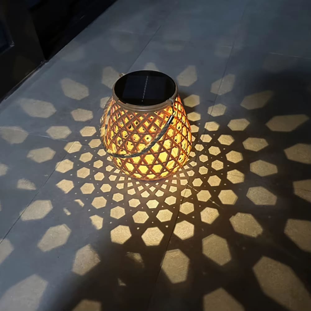 Vintage rattan-look solar lantern in beige – close-up detail, lit
