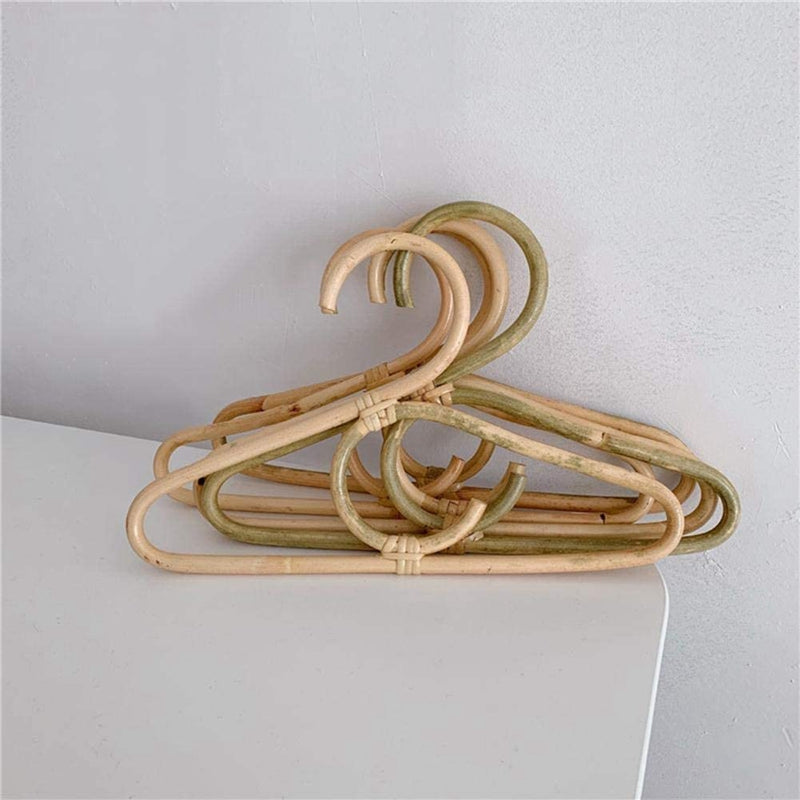 Set of three simple rattan kids hangers – close-up detail (2)