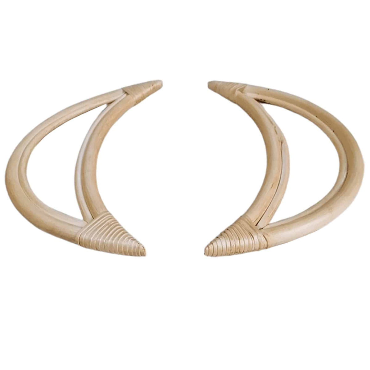Set of three round rattan mirrors in graduated sizes – close-up detail