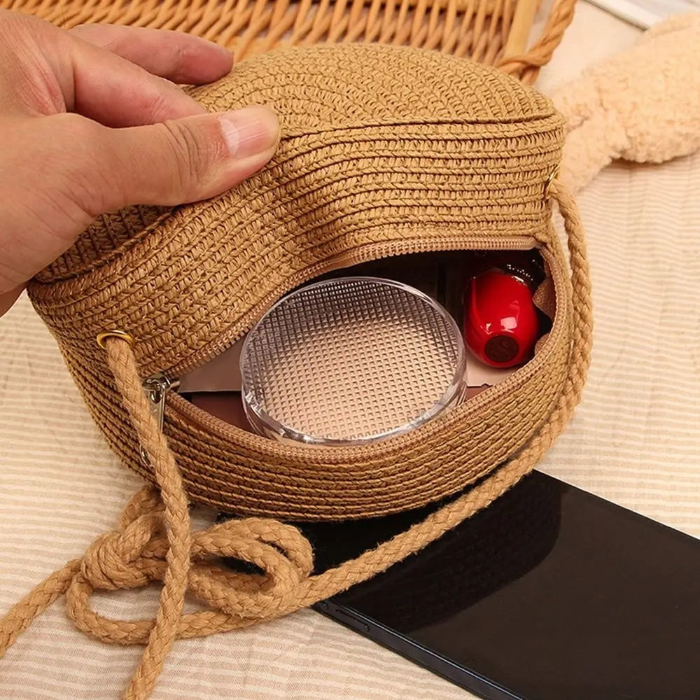 Round brown wicker-look crossbody basket bag – close-up detail