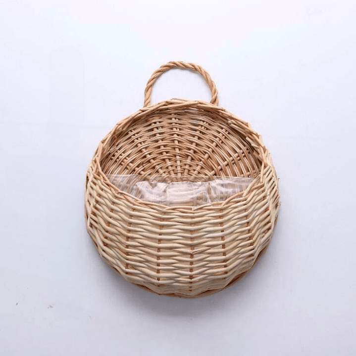 Handmade rattan basket with a crafted handle – beige variant