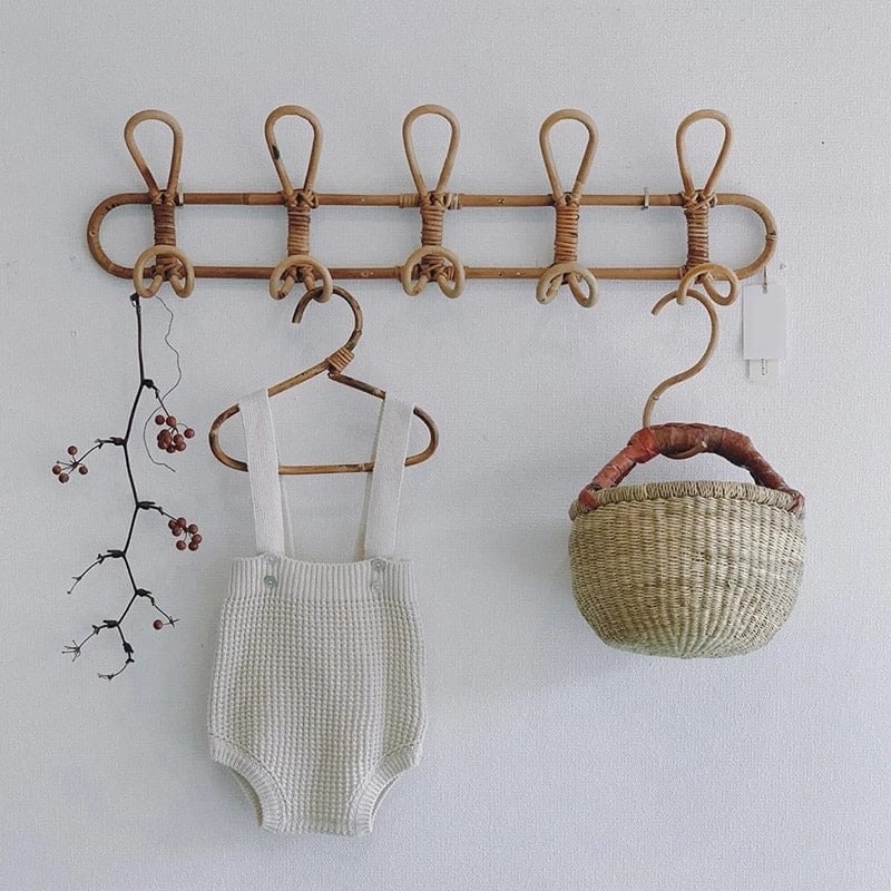 Vintage-style dark rattan coat rack with five hooks – shown in a room setting