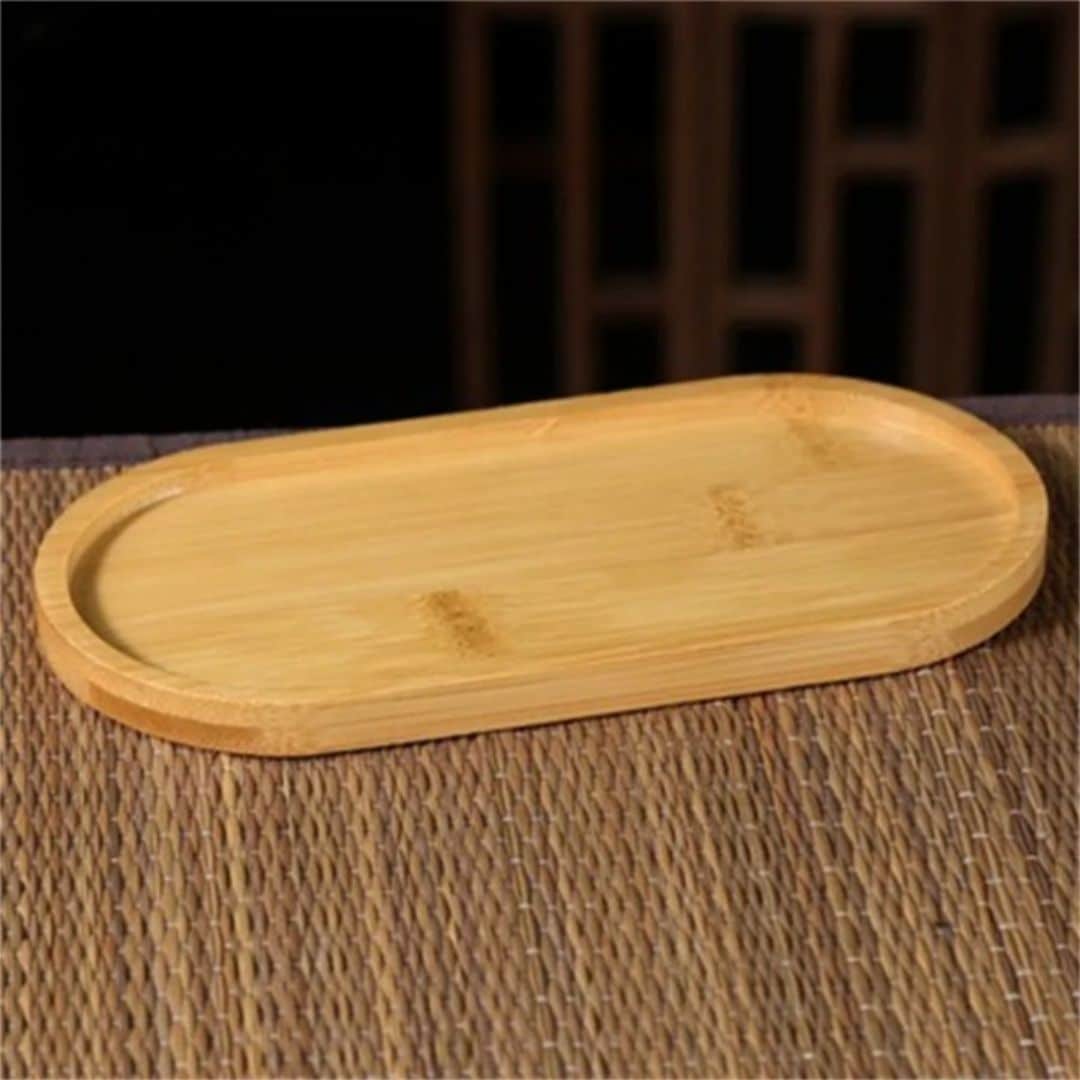 Long oval woven bamboo tray with slightly raised edges – close-up detail