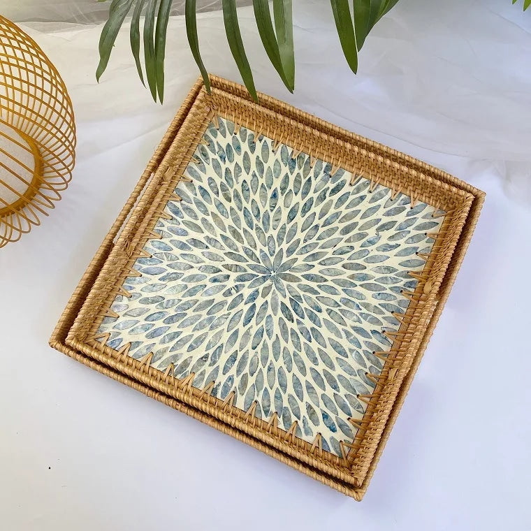 Rattan tray with a modern blue graphic print – close-up detail (2)