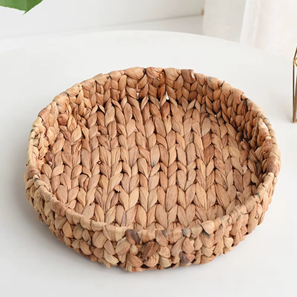 Round braided rattan tray with slightly raised edges