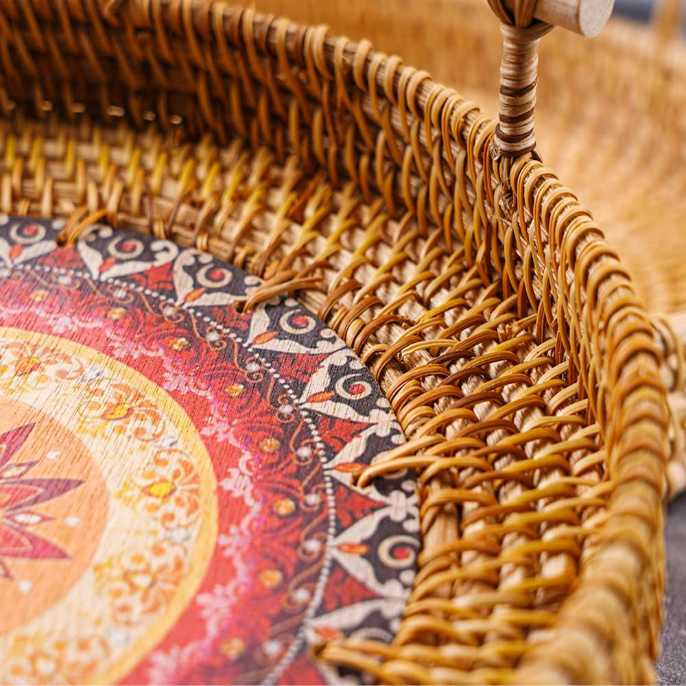 Round sunburst rattan tray with two wooden handles – close-up detail (2)