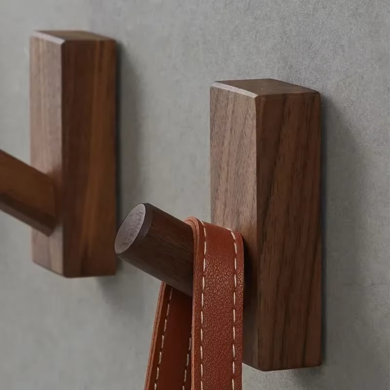 Brown wooden coat rack with visible grain – close-up detail