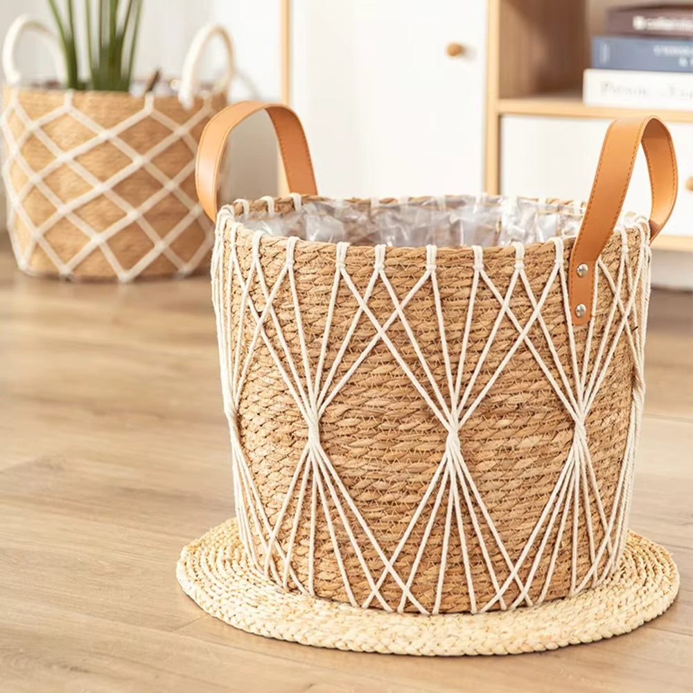 Round rattan planter with a light fabric lining – another view