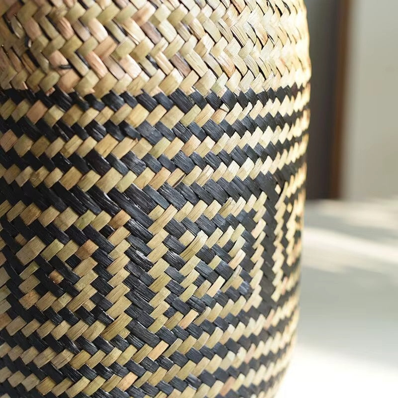 Round rattan planter with dark diamond pattern – close-up detail (2)