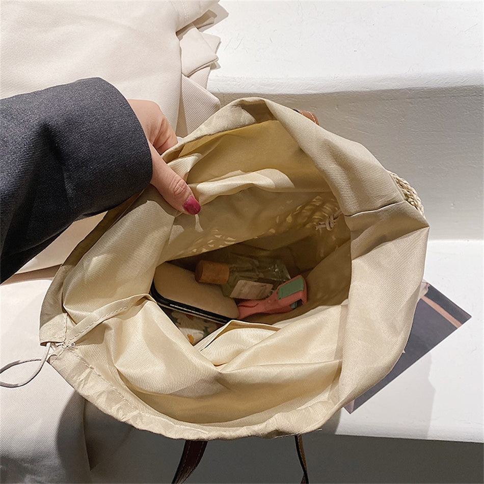 Beige golden straw beach handbag – close-up detail