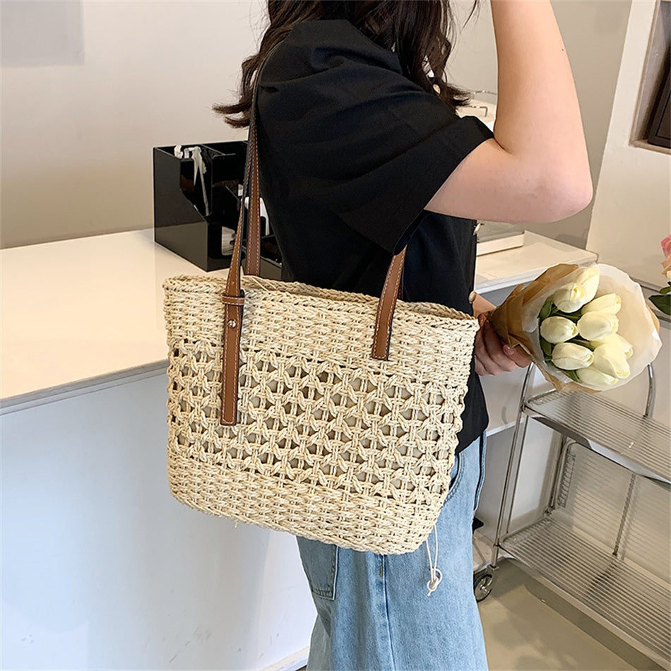 Beige golden straw beach handbag – worn by a model (2)