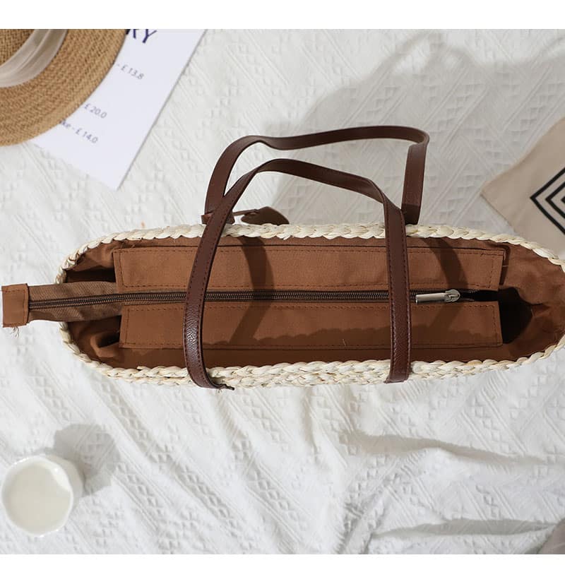 Handwoven straw summer bag with knotted brown handles – close-up detail (2)