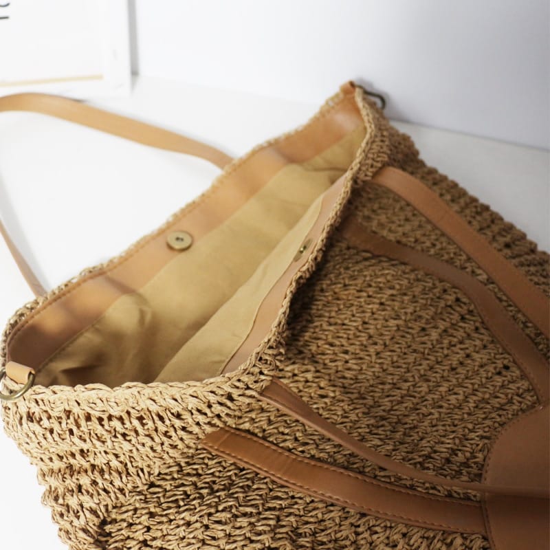 Handwoven straw handbag – close-up detail