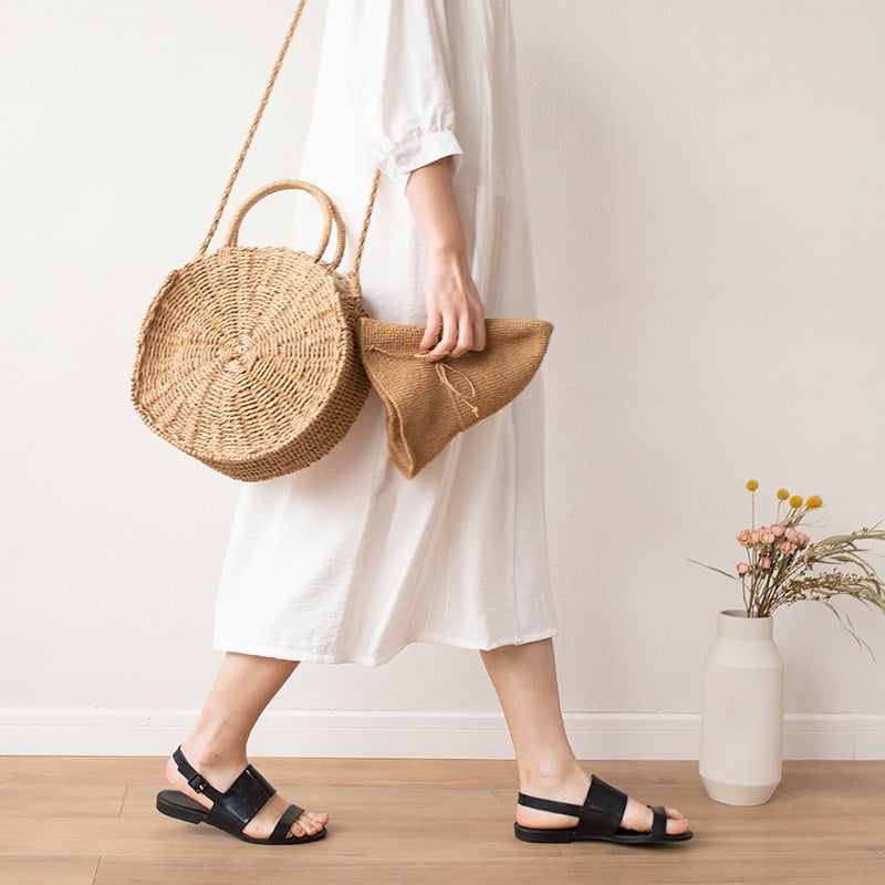 Round rattan handbag with a tight braid – worn by a model (2)