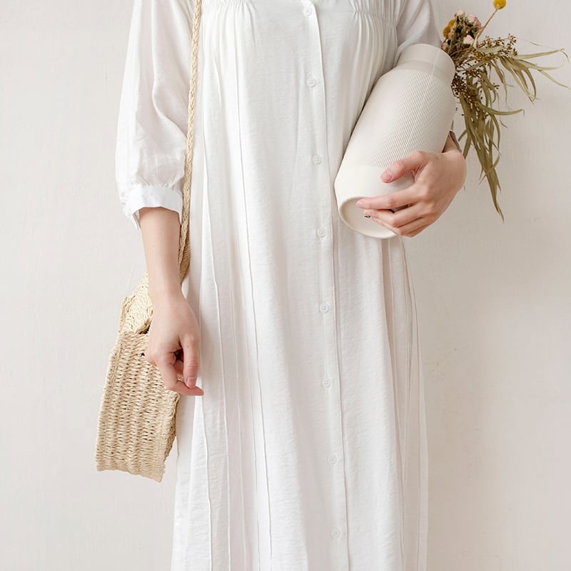 Round rattan handbag with a tight braid – worn by a model (4)