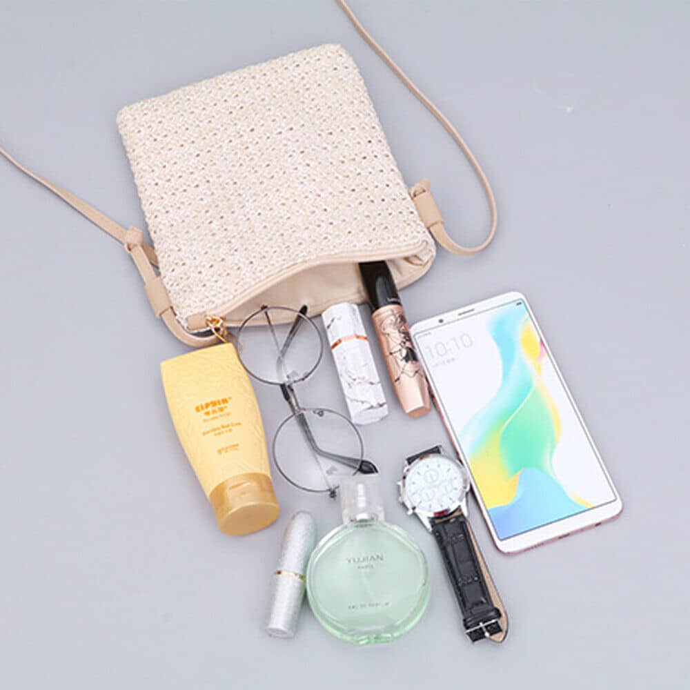 Compact beige straw and rattan crossbody bag – close-up detail