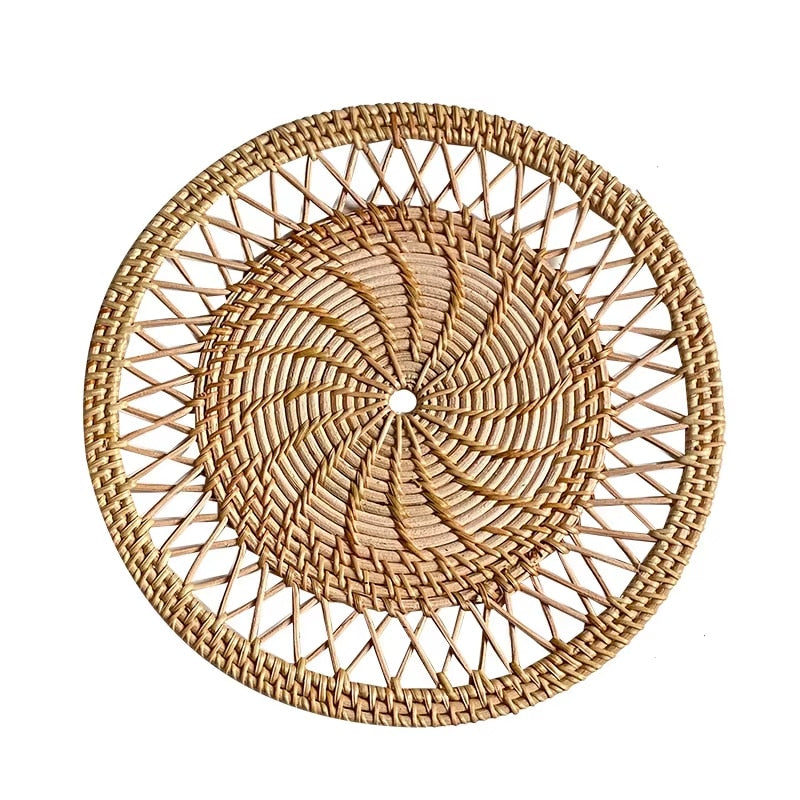 Round straw-look placemat with a radiating sun design