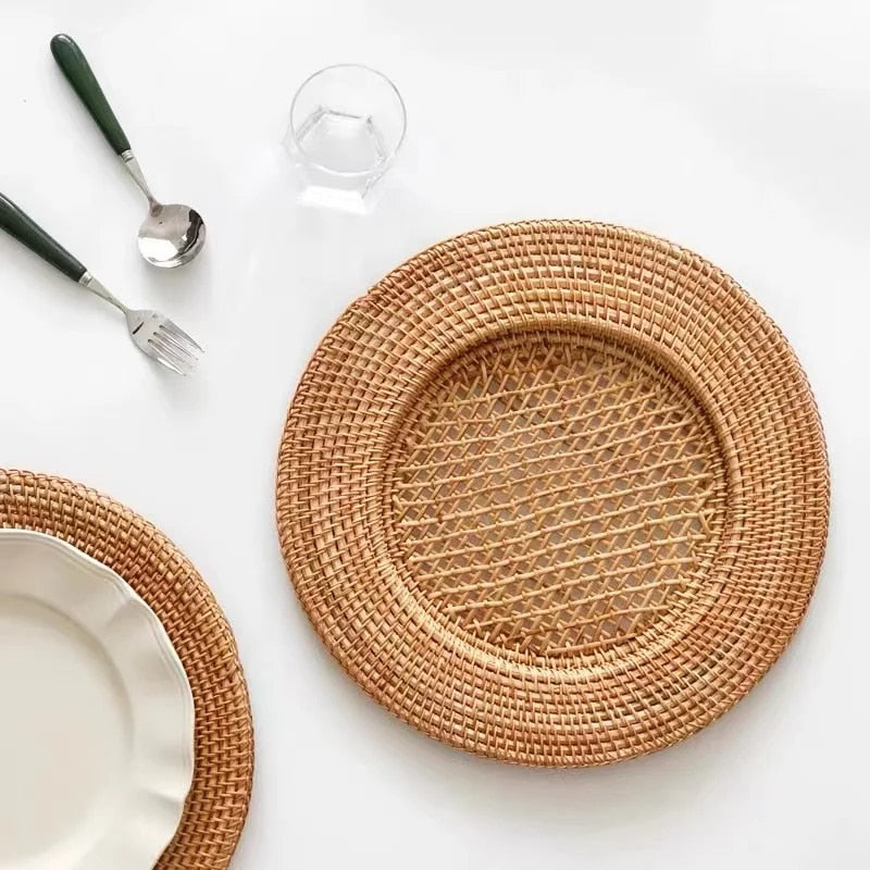 Round wooden charger plate with a rattan-look ribbed texture – shown in a room setting (2)