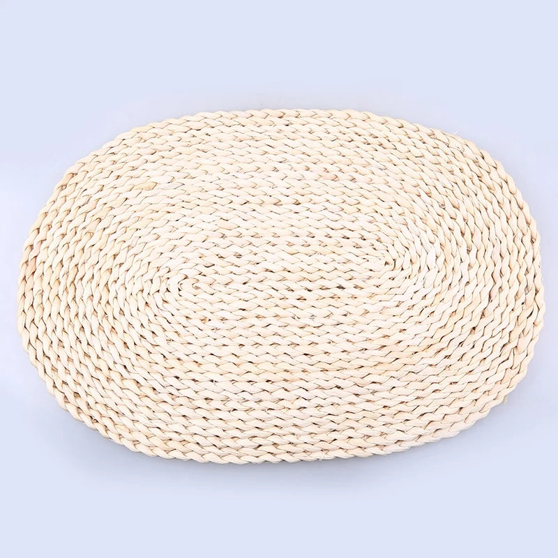 Oval hand-braided corn husk placemat