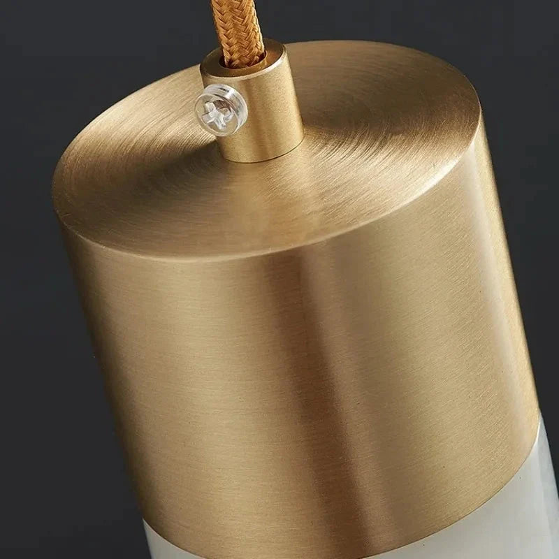 Gela honey marble and brushed brass pendant light – close-up detail (3)