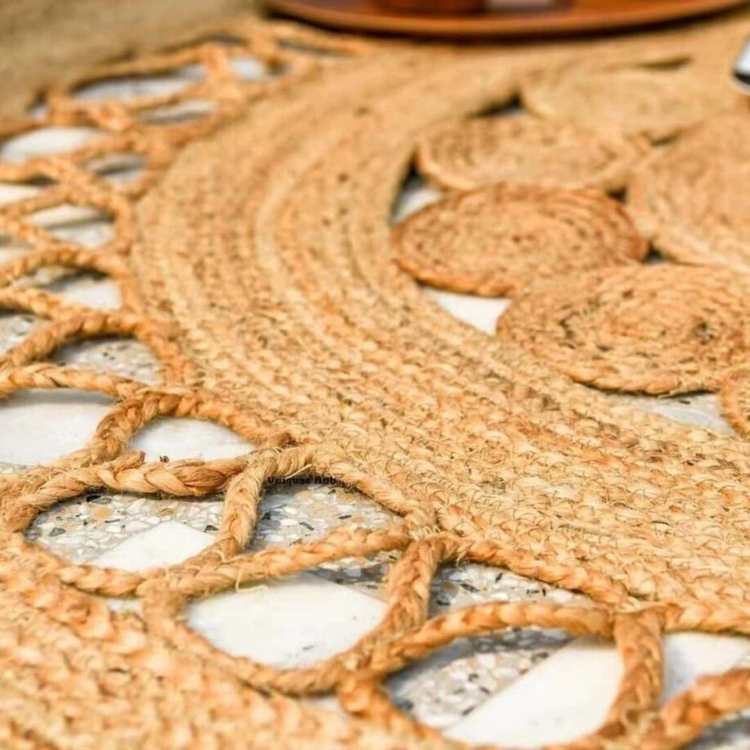 Round reversible flat-woven rug – close-up detail