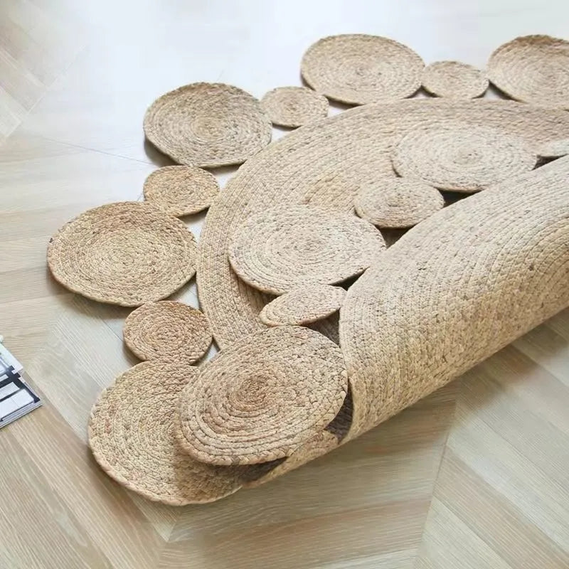 Round rattan rug with a scalloped edge of raised circles – close-up detail