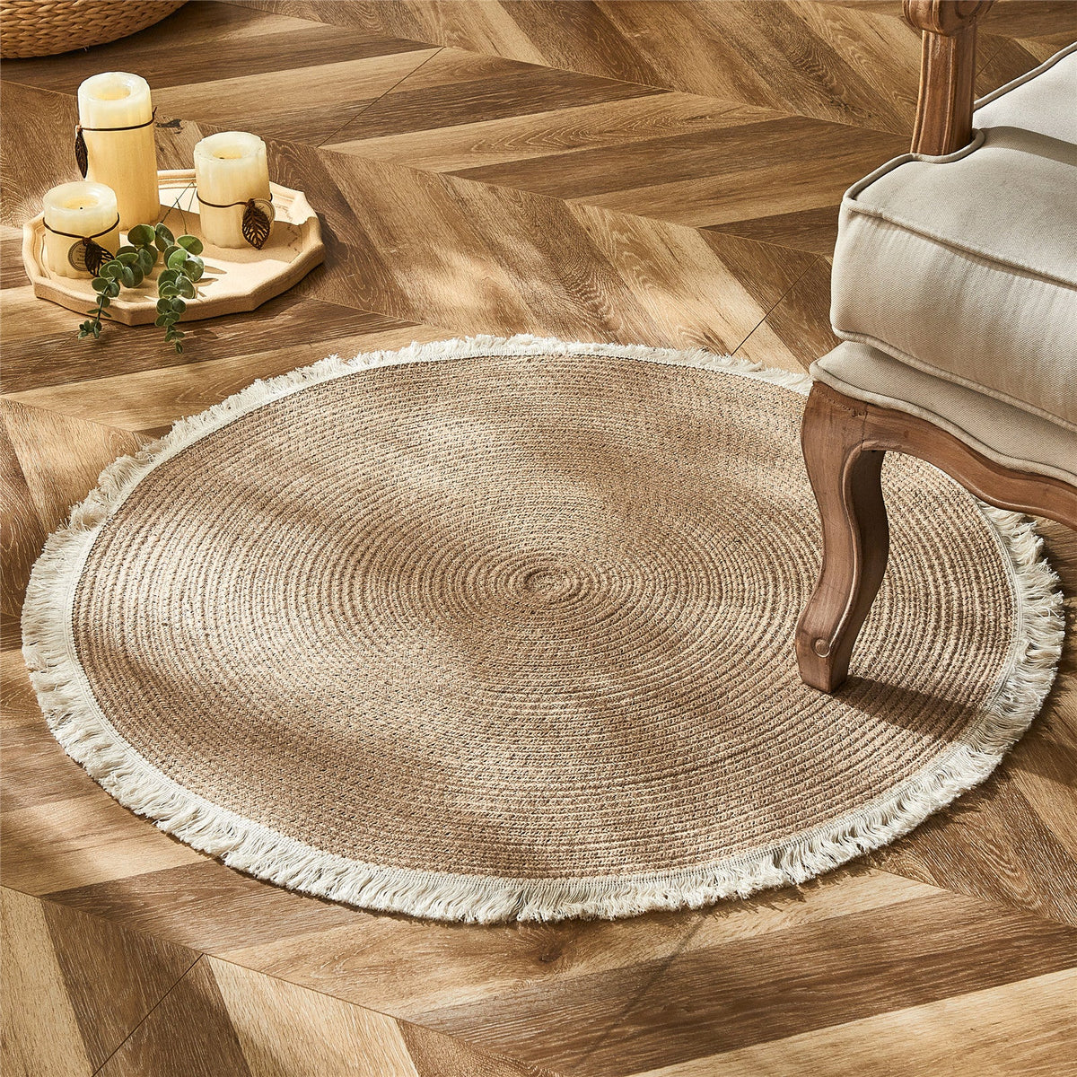 Round two-tone PE rattan rug – shown in a room setting (4)