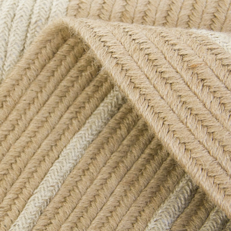 Round natural jute rug with a golden tone – close-up detail (3)