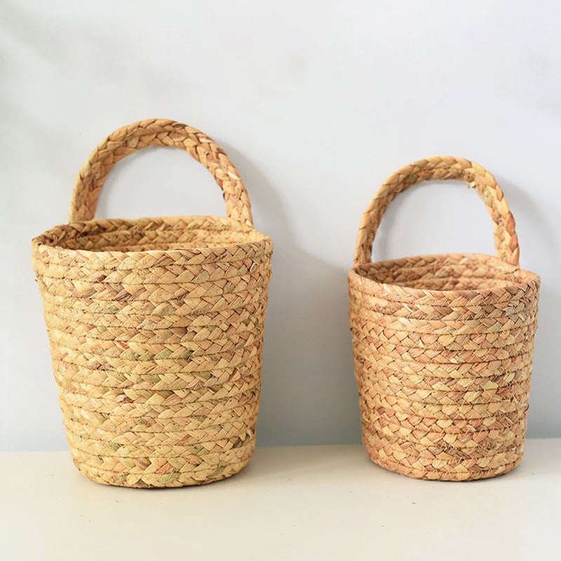 Hanging wicker vase with a small braided loop
